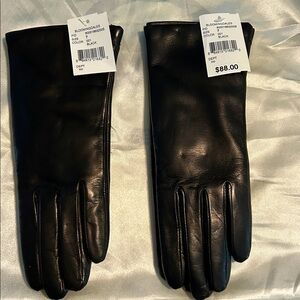 Size 7 NEW Bloomingdale's Black Leather Gloves with Cashmere Lining  $88